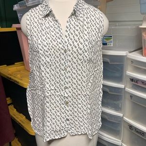 Heroes and Dreamers Sleeveless Button-Down Top